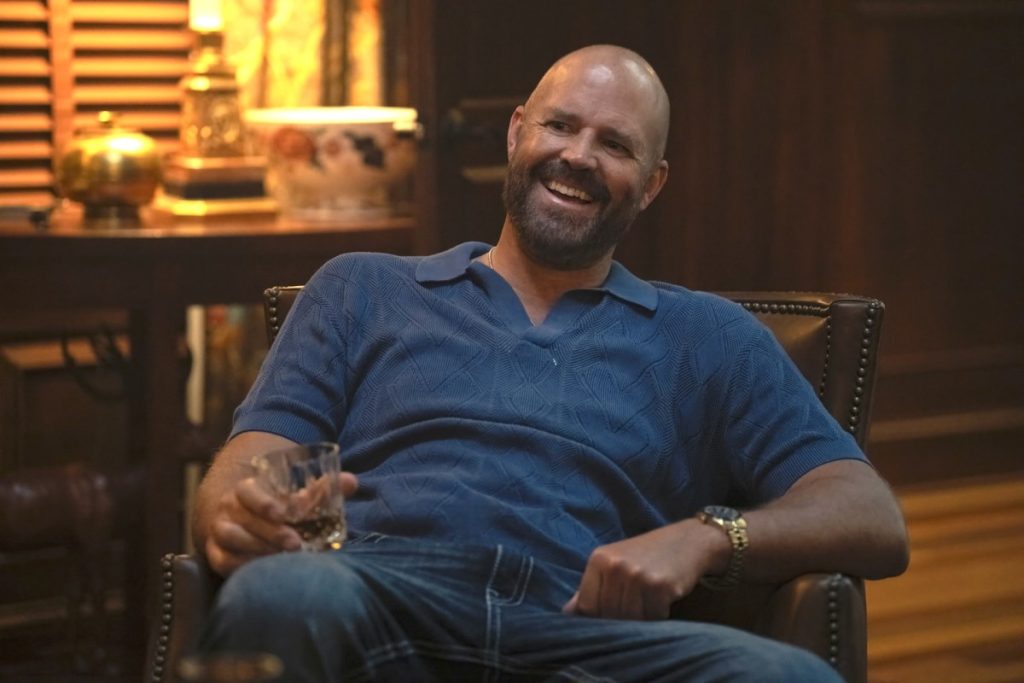 David Denman om Peacemaker sesong 2: «Serien handler om det mange menn går gjennom»